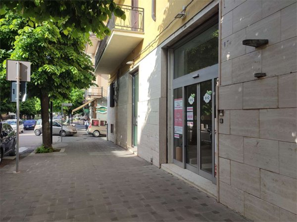 locale commerciale in vendita a San Cataldo