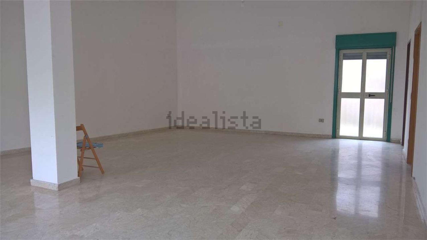 locale commerciale in vendita a San Cataldo