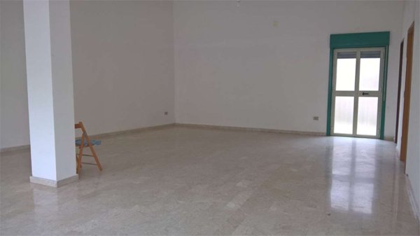 locale commerciale in vendita a San Cataldo