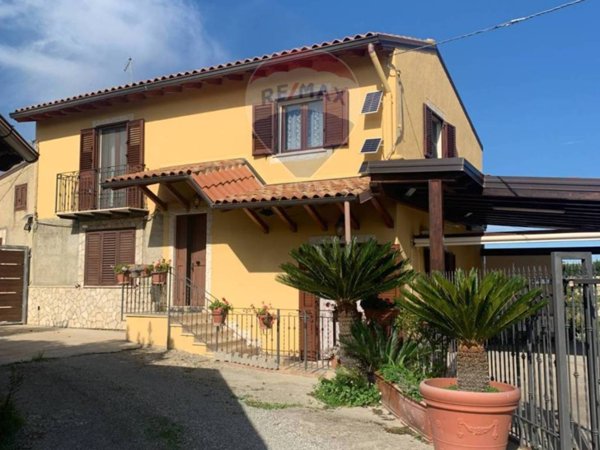 casa indipendente in vendita a San Cataldo