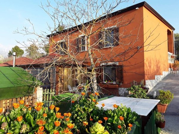 casa indipendente in vendita a San Cataldo