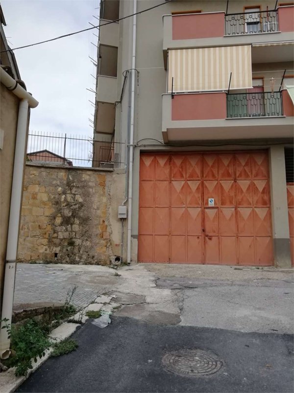 locale di sgombero in vendita a San Cataldo