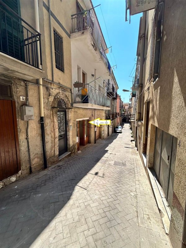 locale di sgombero in vendita a San Cataldo