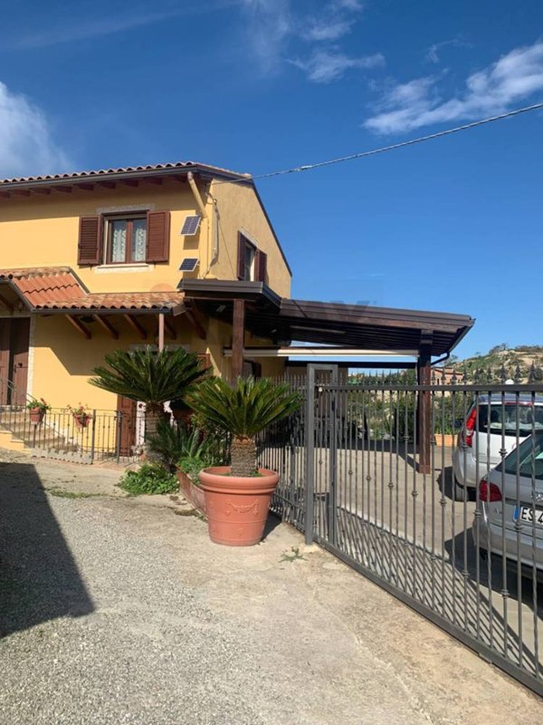 casa indipendente in vendita a San Cataldo