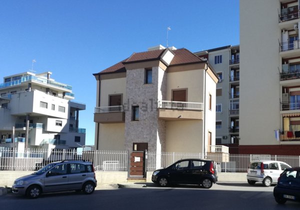 pentavano in vendita a San Cataldo