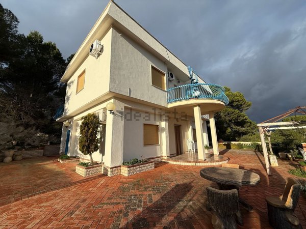 casa indipendente in vendita a San Cataldo