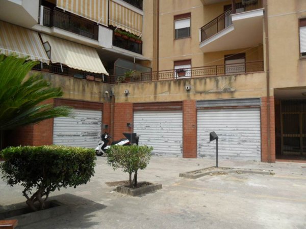 locale di sgombero in vendita a San Cataldo