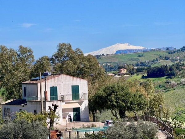 casa indipendente in vendita a San Cataldo