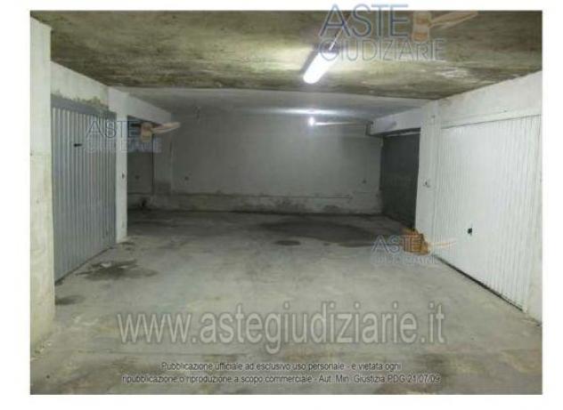 locale commerciale in vendita a San Cataldo