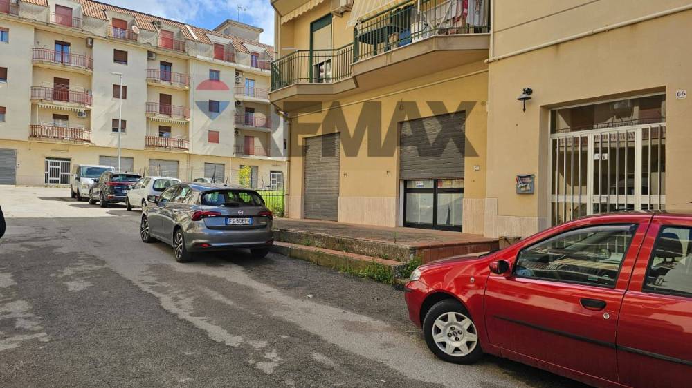 locale commerciale in vendita a San Cataldo