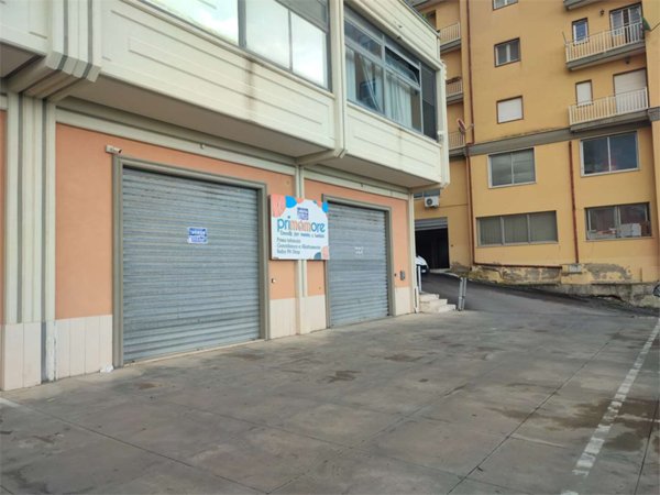 locale commerciale in vendita a San Cataldo
