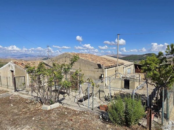 casa indipendente in vendita a San Cataldo