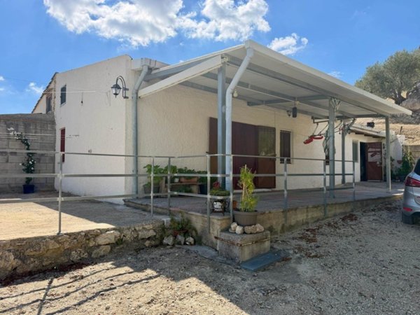 casa indipendente in vendita a San Cataldo