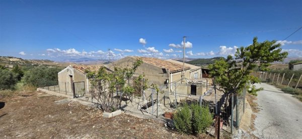 casa indipendente in vendita a San Cataldo