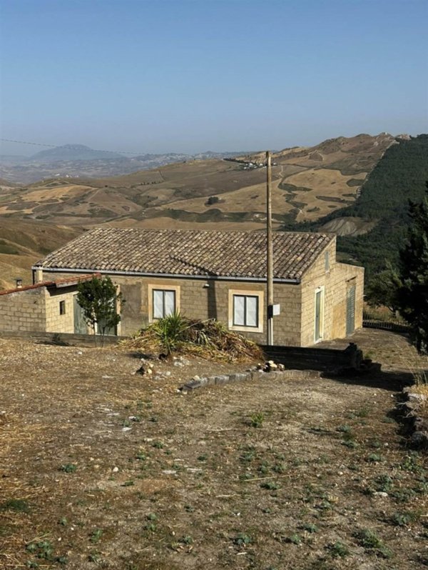 casa indipendente in vendita a San Cataldo
