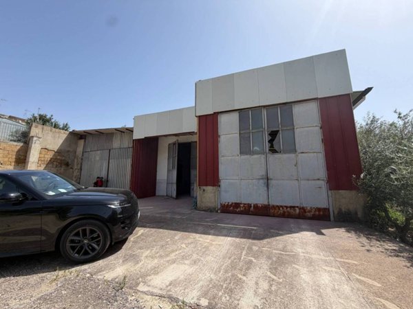 locale commerciale in vendita a San Cataldo