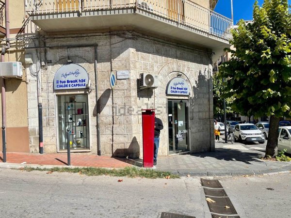 locale commerciale in vendita a San Cataldo