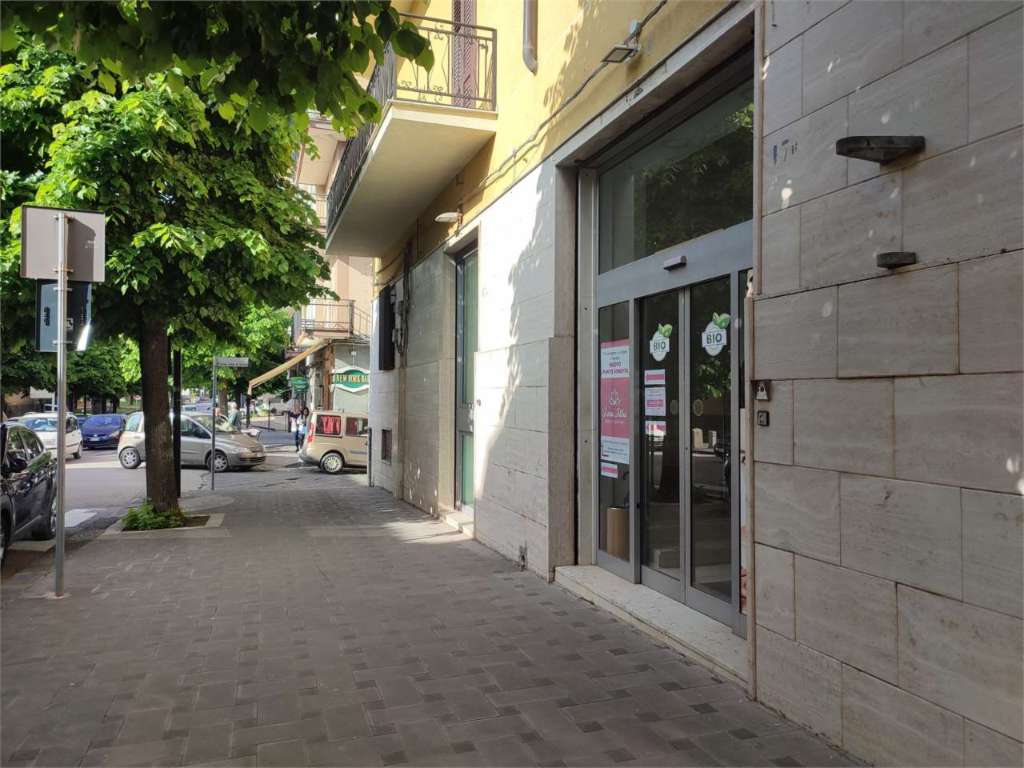 locale commerciale in vendita a San Cataldo