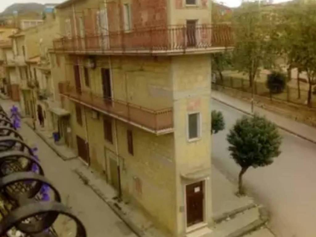 casa indipendente in vendita a Santa Caterina Villarmosa