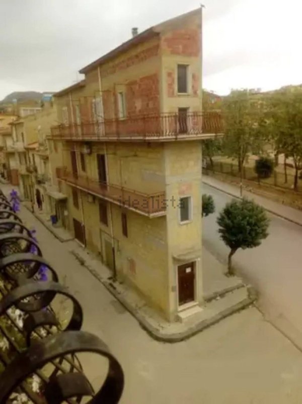 casa indipendente in vendita a Santa Caterina Villarmosa