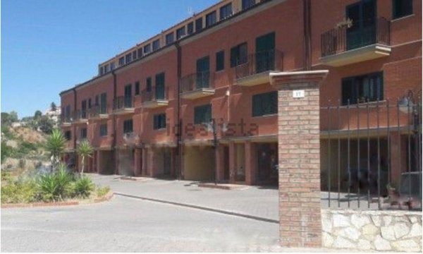 casa indipendente in vendita a Santa Caterina Villarmosa