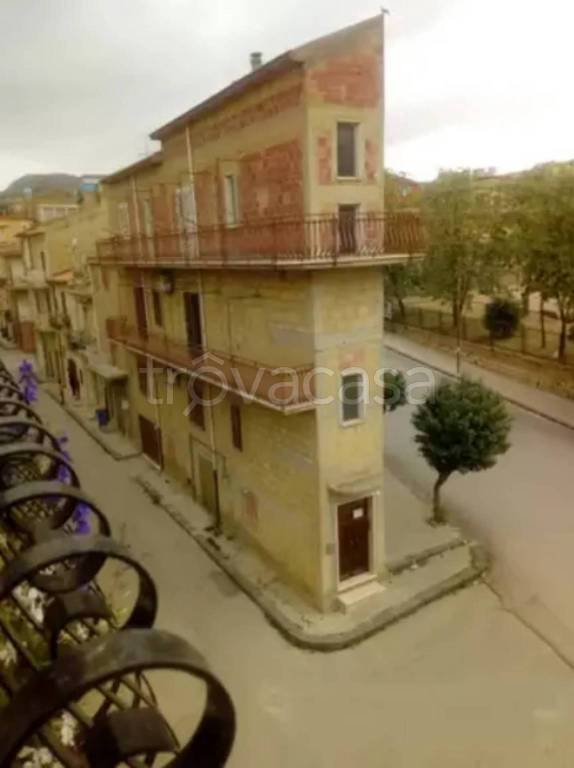 casa indipendente in vendita a Santa Caterina Villarmosa