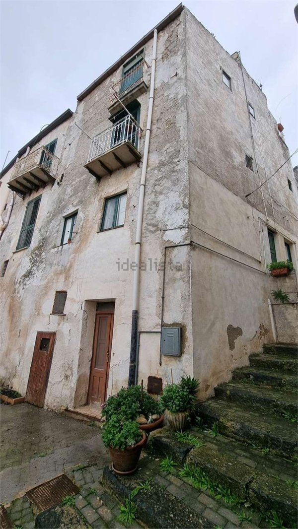 casa indipendente in vendita a Sutera