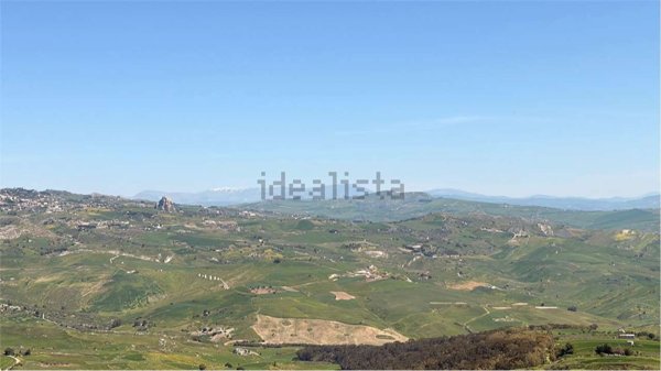 casa indipendente in vendita a Sutera