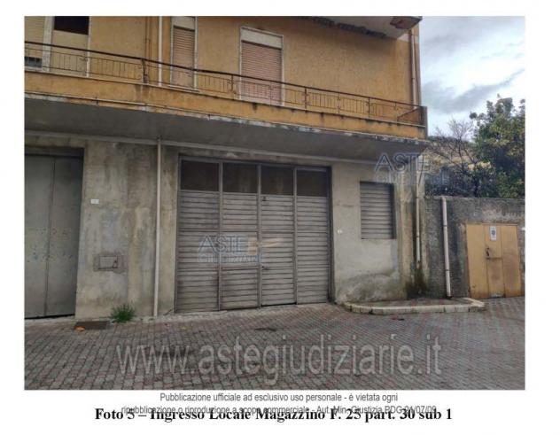 locale commerciale in vendita a Vallelunga Pratameno