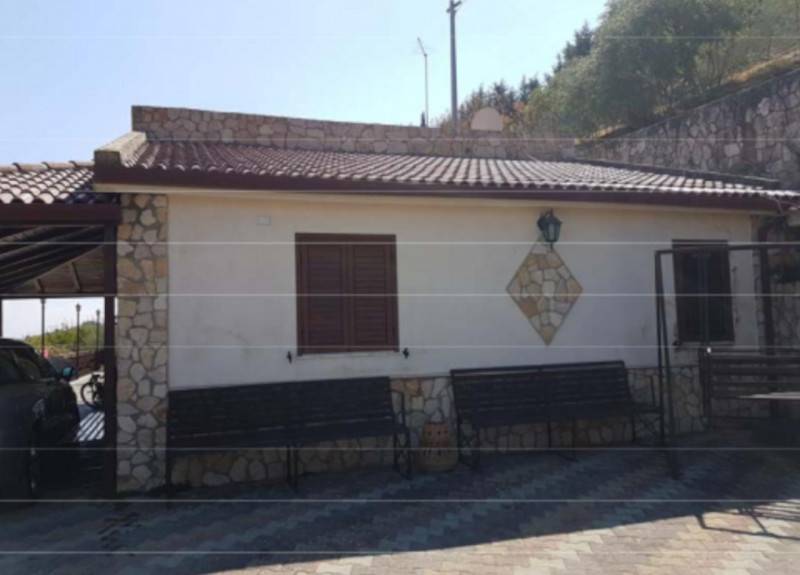 casa indipendente in vendita ad Agira