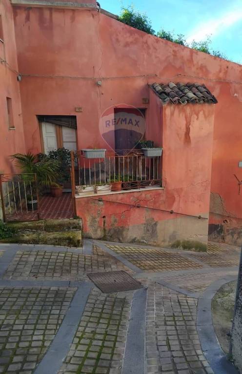 casa indipendente in vendita ad Agira