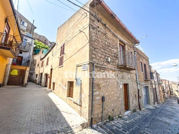 casa indipendente in vendita ad Aidone