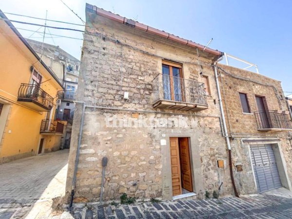 casa indipendente in vendita ad Aidone