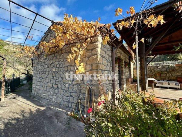 casa indipendente in vendita ad Aidone