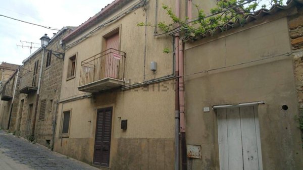 casa indipendente in vendita ad Aidone