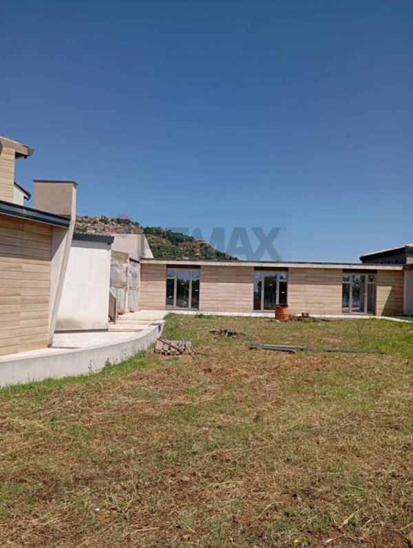 casa indipendente in vendita ad Aidone