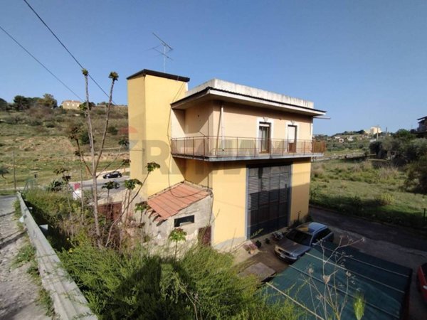 casa indipendente in vendita ad Aidone