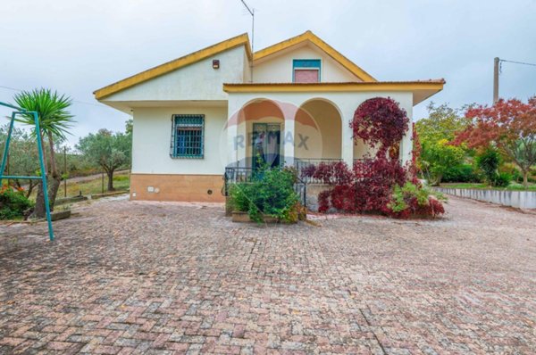 casa indipendente in vendita ad Aidone