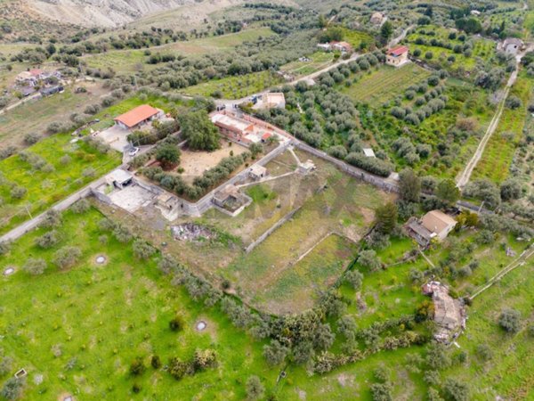 terreno edificabile in vendita ad Aidone
