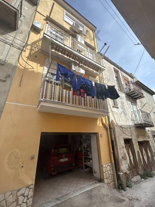 casa indipendente in vendita ad Aidone