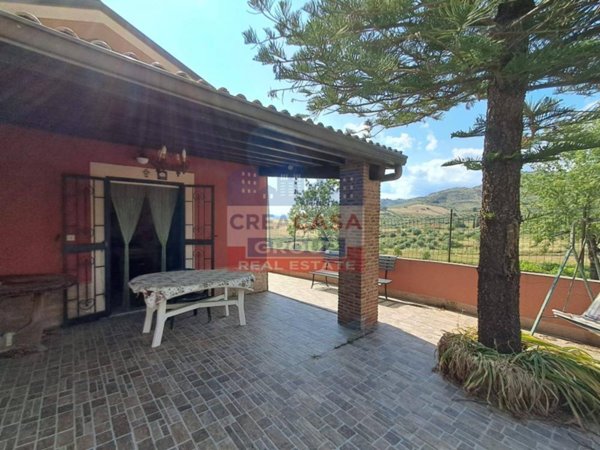 casa indipendente in vendita ad Assoro