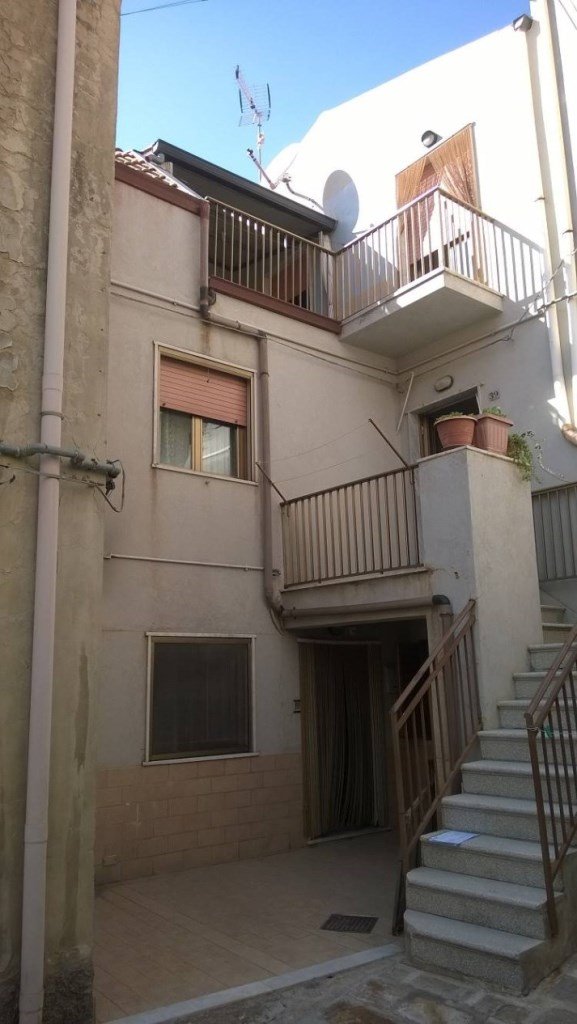 casa indipendente in vendita ad Assoro