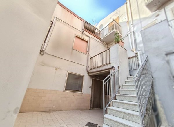 casa indipendente in vendita ad Assoro