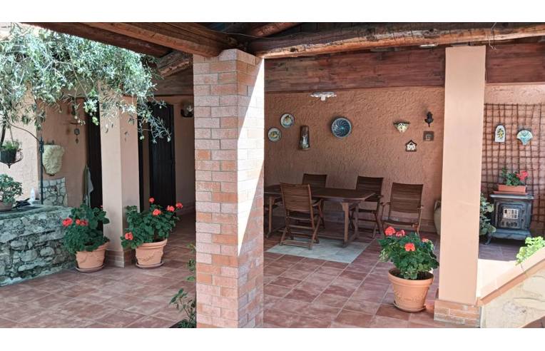 casa indipendente in vendita ad Assoro