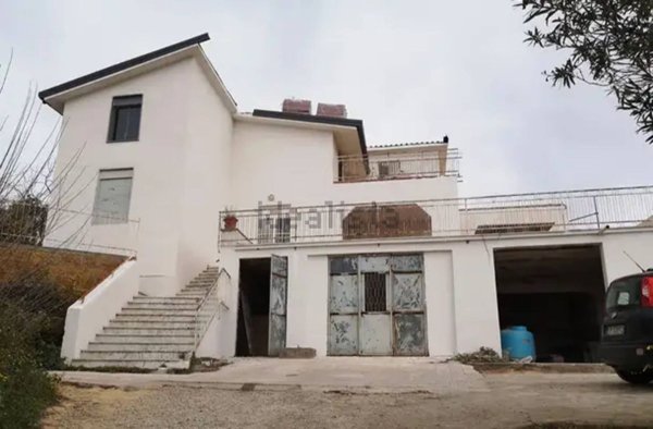 casa indipendente in vendita a Barrafranca