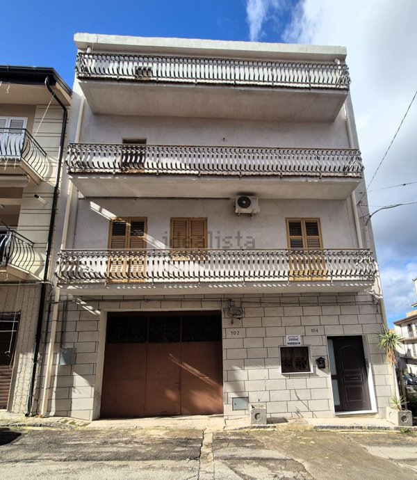 casa indipendente in vendita a Barrafranca