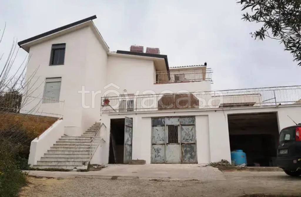 casa indipendente in vendita a Barrafranca