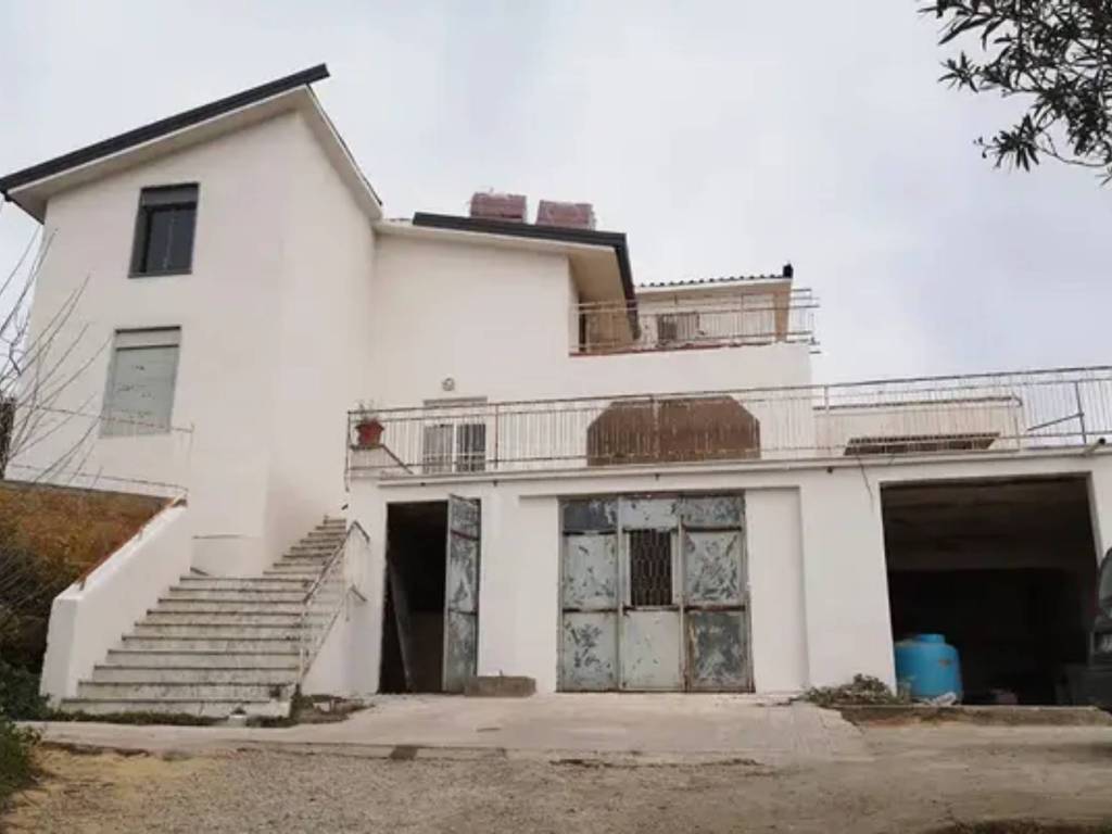 casa indipendente in vendita a Barrafranca