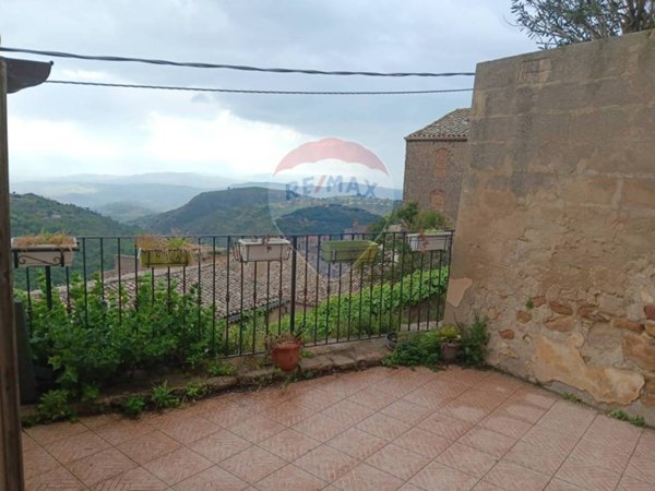 casa indipendente in vendita a Calascibetta