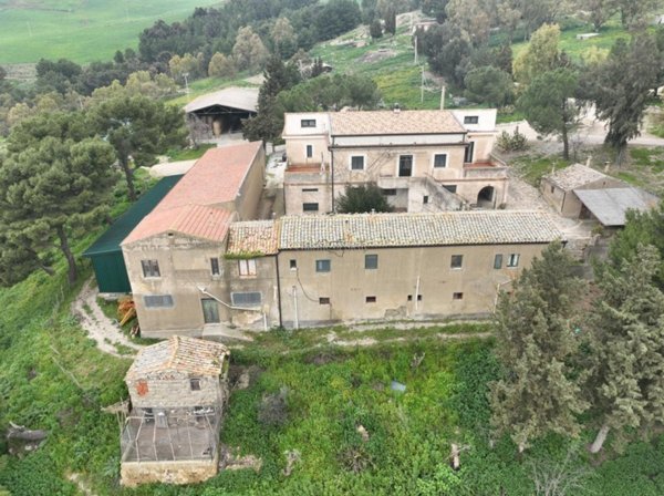 casa indipendente in vendita a Calascibetta in zona Cacchiamo